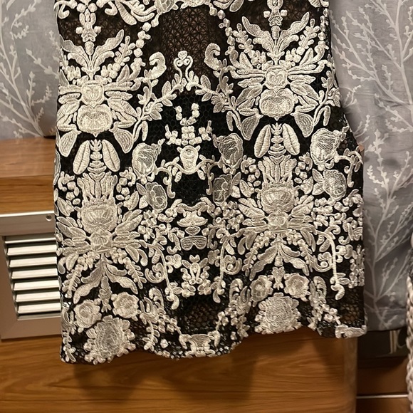 Marchessa Notte black & white floral embroidered size 4 nwt - Picture 10 of 13